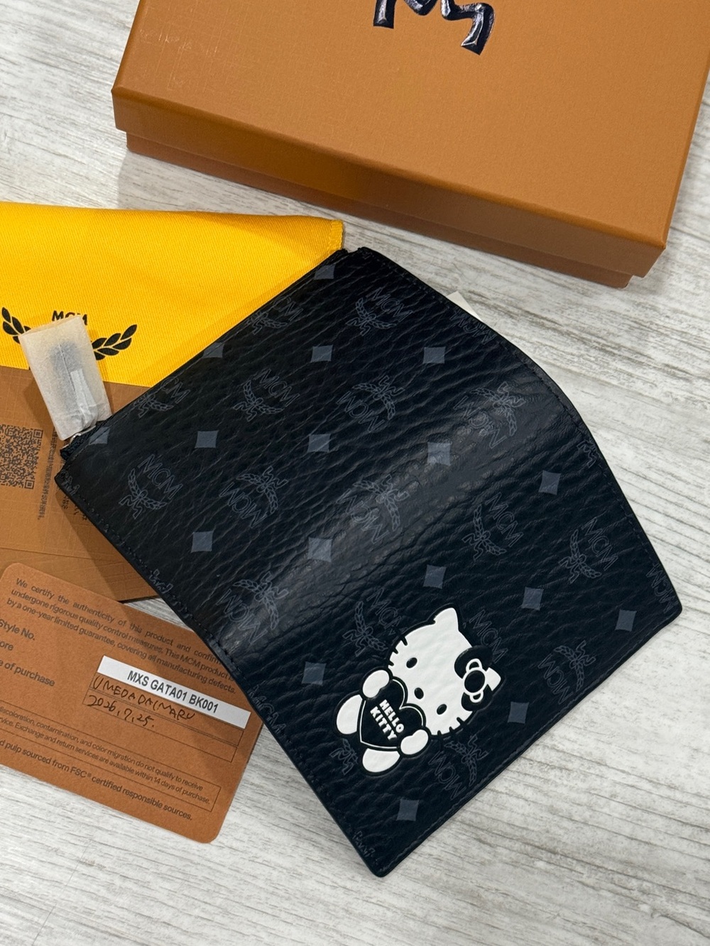 MCM x Hello Kitty Bifold Wallet - Japan exclusive! - BNIB - Picture 6 of 10